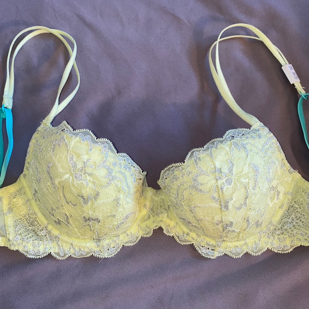 PINK by Victoria’s Secret lace bra size 32C